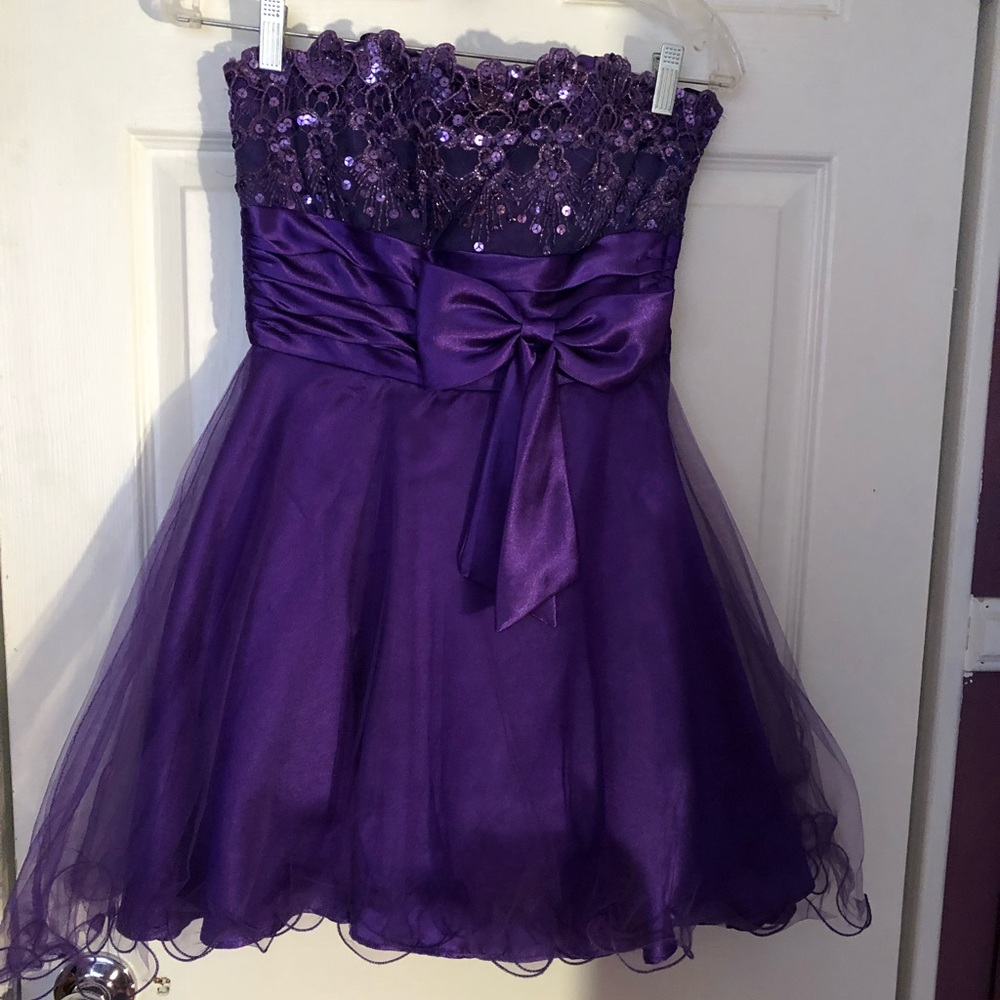 Strapless short purple homecoming dress